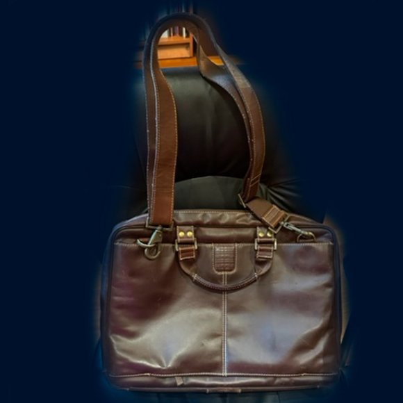 GORGEOUS BOCONI LARGE LEATHER MESSENGER BAG 18"x13"x3"wide. For men&women - Picture 7 of 13